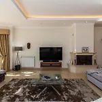 Luxury With Private Pool, Gym & Leisure By Gale Lm25 * 기아