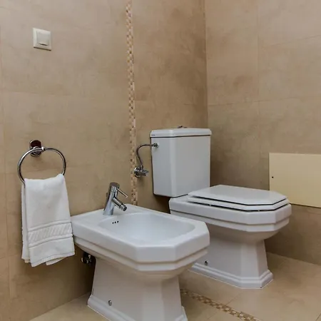 Villa Luxury With Private Pool, Gym & Leisure By Gale Lm25 *